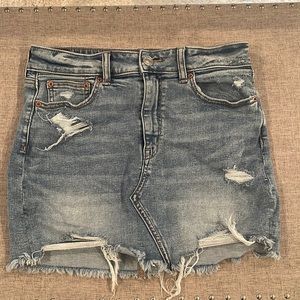 Women’s American Eagle distressed denim skirt size 8